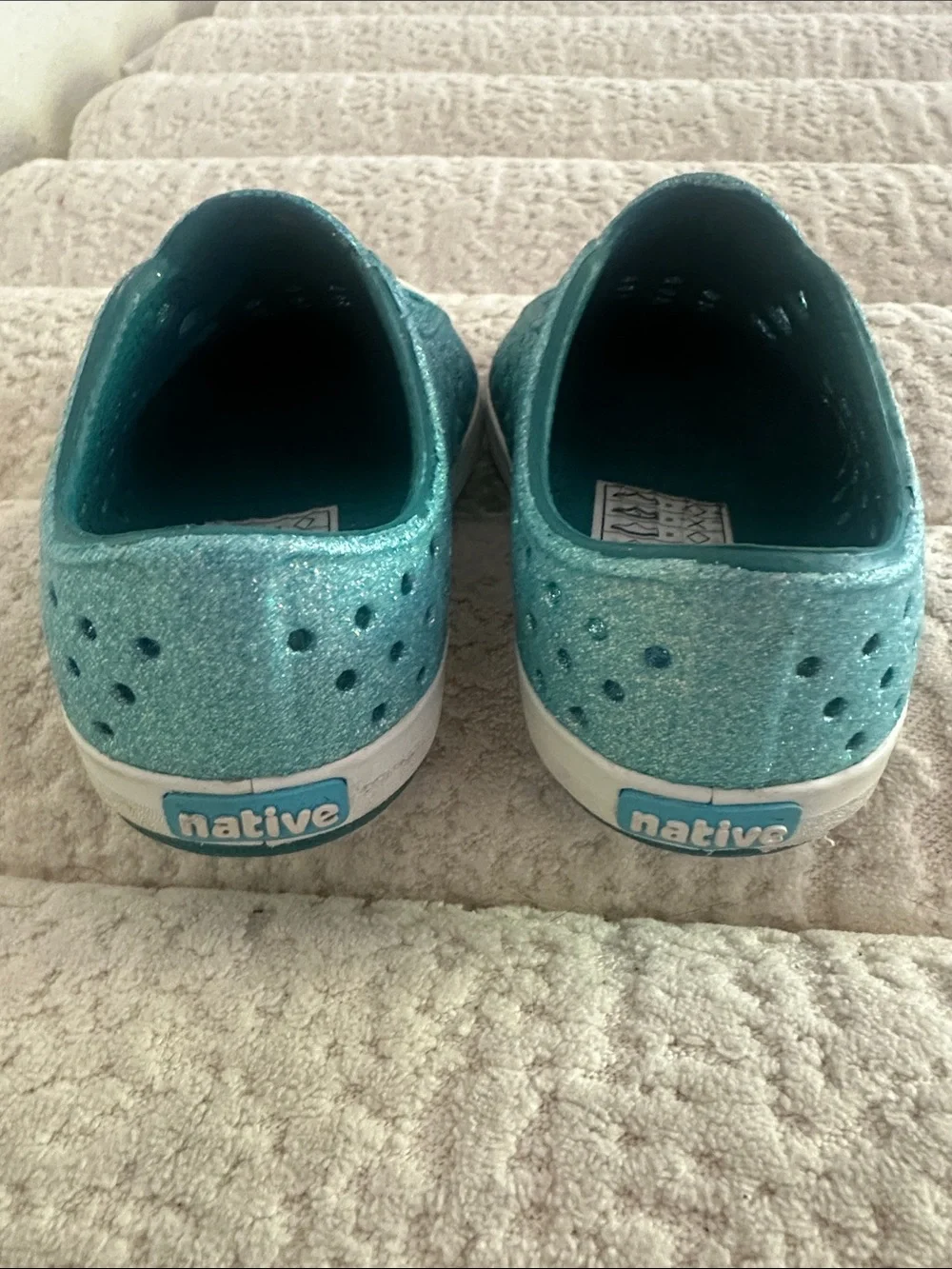 Native sparkling teal